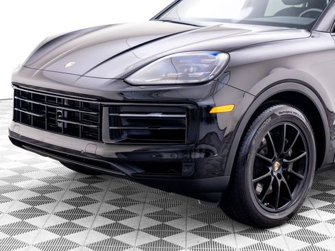 Certified 2024 Porsche Cayenne AWD/4WD image 36