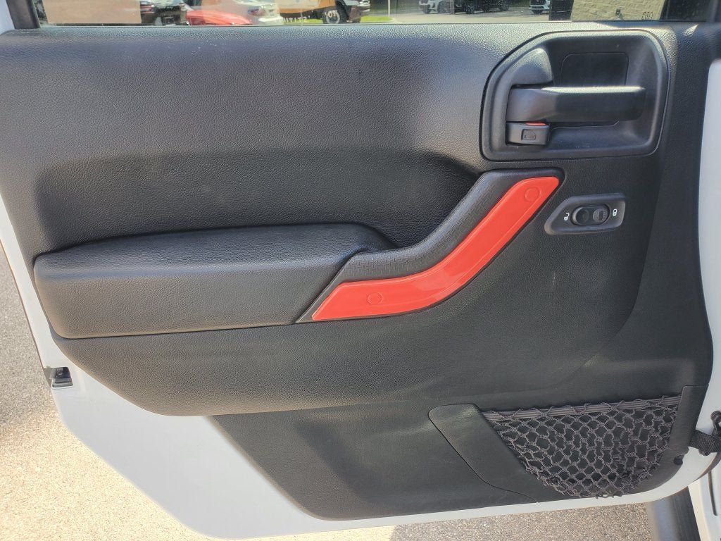 Used 2018 Jeep Wrangler Unlimited Sahara AWD/4WD image 7