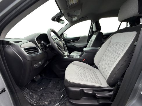 Used 2023 Chevrolet Equinox LS image 9