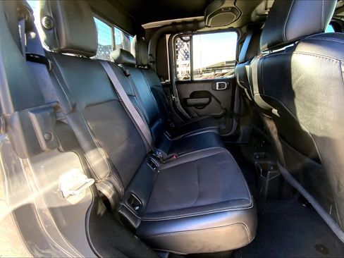 Used 2023 Jeep Gladiator Sport image 18