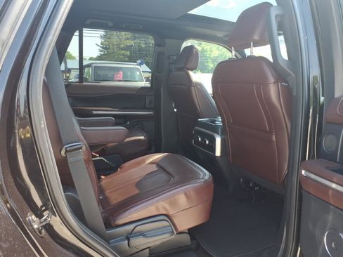 Used 2024 Ford Expedition Limited RWD image 9