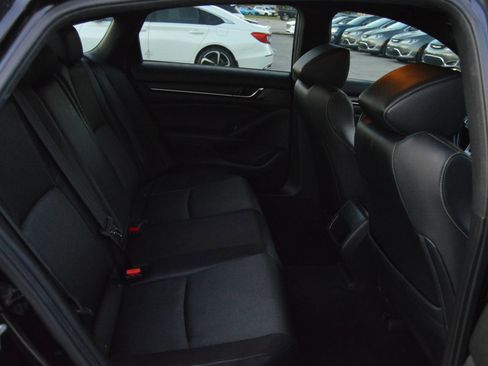 Used 2018 Honda Accord Sport image 13