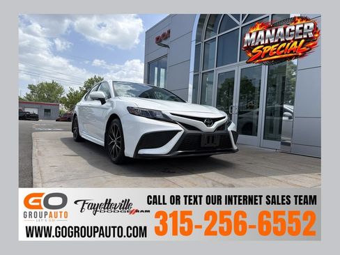 Used 2024 Toyota Camry SE FWD image 1