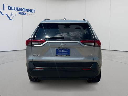 Used 2020 Toyota RAV4 LE FWD image 6