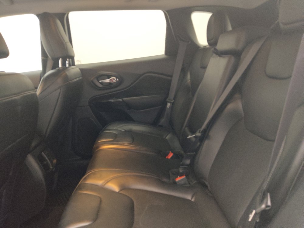 Used 2020 Jeep Cherokee Latitude Plus AWD/4WD image 18