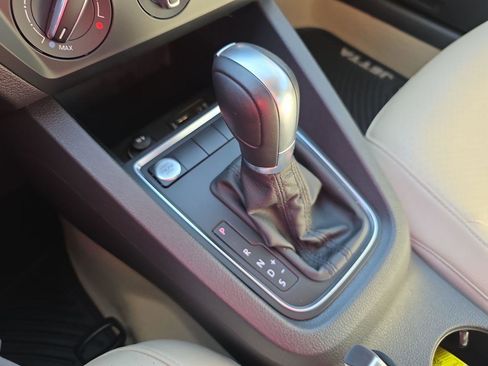 Used 2016 Volkswagen Jetta SE FWD image 10