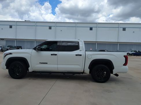 Used 2023 Toyota Tundra SR5 w/ SR5 Convenience Package RWD image 9