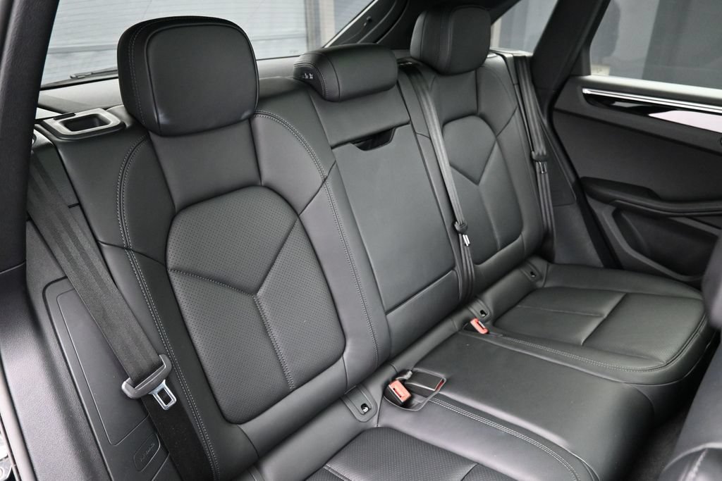 Used 2023 Porsche Macan AWD/4WD image 29