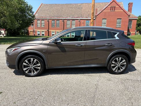 Used 2018 INFINITI QX30 Premium w/ Navigation Package image 5
