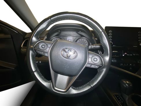 Used 2023 Toyota Camry SE image 12