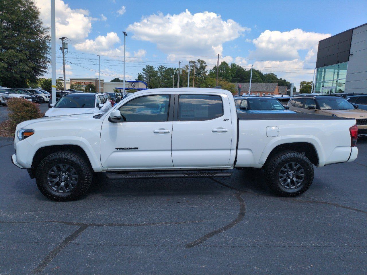 Used 2023 Toyota Tacoma SR5 w/ Technology Package AWD/4WD image 4