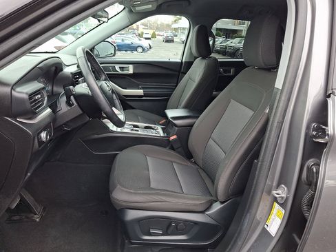 Used 2023 Ford Explorer XLT image 16