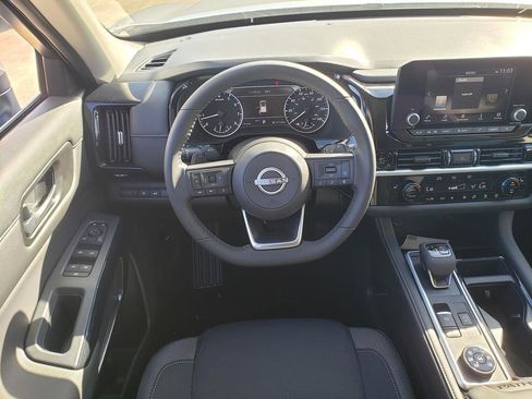 New 2025 Nissan Pathfinder SV w/ Black Appearance Package image 9