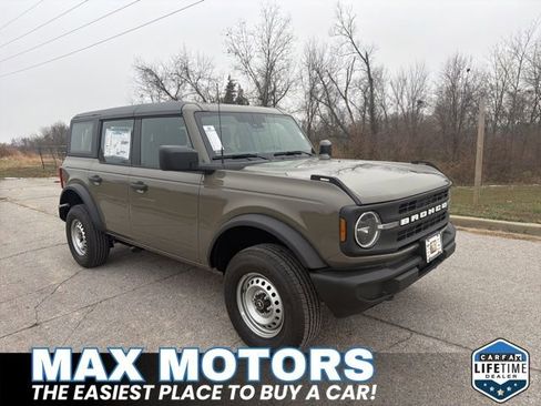 New 2025 Ford Bronco 4-Door image 2