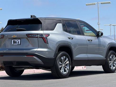 New 2026 Chevrolet Equinox LT w/ Convenience Package II FWD image 4