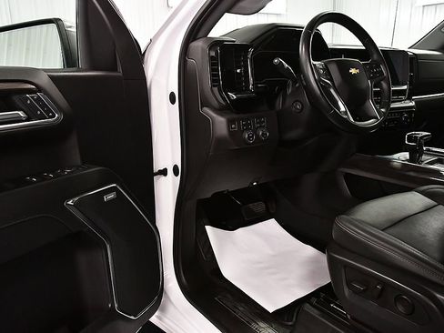 Used 2023 Chevrolet Silverado 1500 LTZ w/ Z71 Off-Road Package AWD/4WD image 16