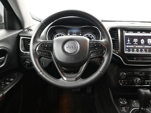 Used 2019 Jeep Cherokee Trailhawk w/ Comfort/Convenience Group AWD/4WD image 33