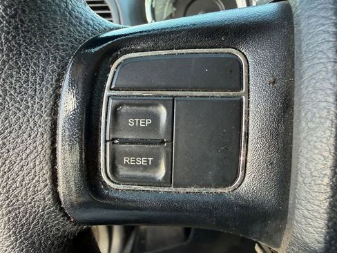 Used 2018 Dodge Grand Caravan SE FWD image 10