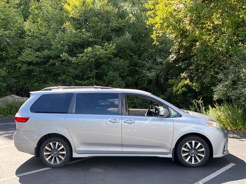 Used 2018 Toyota Sienna LE AWD/4WD image 6