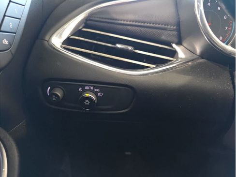 Used 2017 Chevrolet Malibu Premier image 30