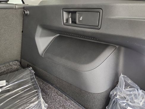 New 2025 Volkswagen Tiguan SE image 34