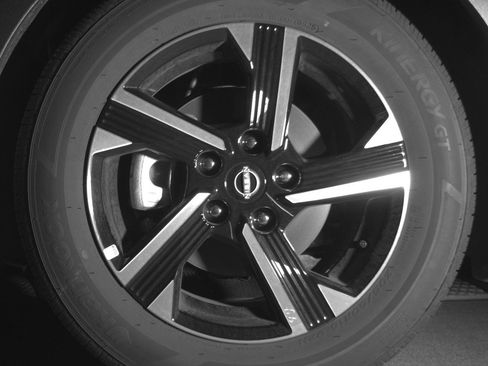 Used 2025 Nissan Sentra SV FWD image 12