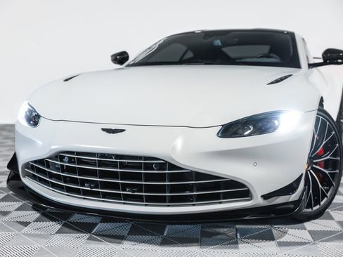 Used 2023 Aston Martin V8 Vantage Coupe RWD image 10
