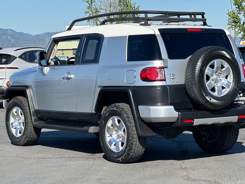 Used 2007 Toyota FJ Cruiser 4WD image 7