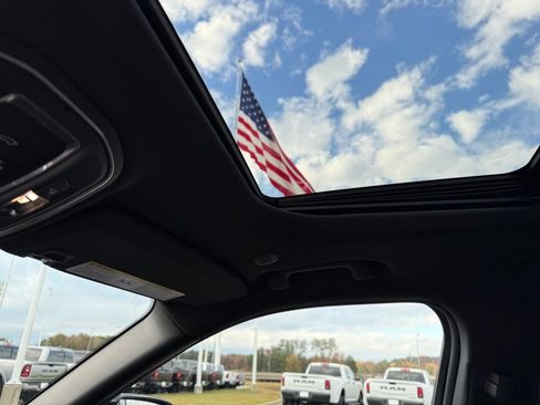 New 2025 Jeep Grand Cherokee Laredo image 21