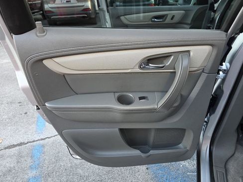 Used 2017 Chevrolet Traverse LT w/ Traveler's Package image 18