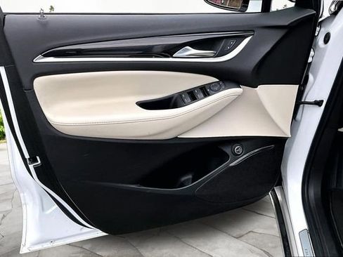 Used 2023 Buick Enclave Essence image 21