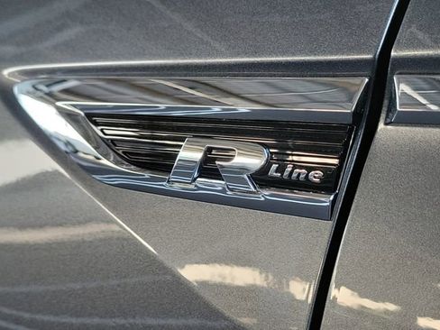 Used 2021 Volkswagen Tiguan SE R-Line image 29