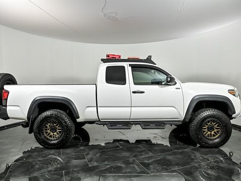 Used 2019 Toyota Tacoma SR w/ SX Package RWD image 10