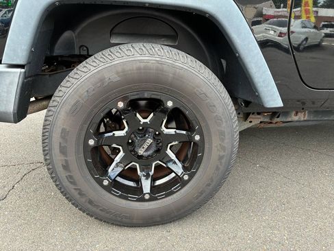Used 2015 Jeep Wrangler Sport w/ Connectivity Group AWD/4WD image 11