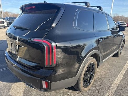 Used 2024 Kia Telluride EX w/ EX Captain's Chair Package image 2