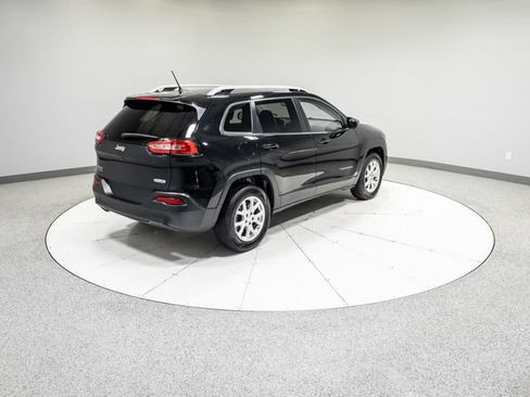 Used 2018 Jeep Cherokee Latitude w/ Safety Group AWD/4WD image 28