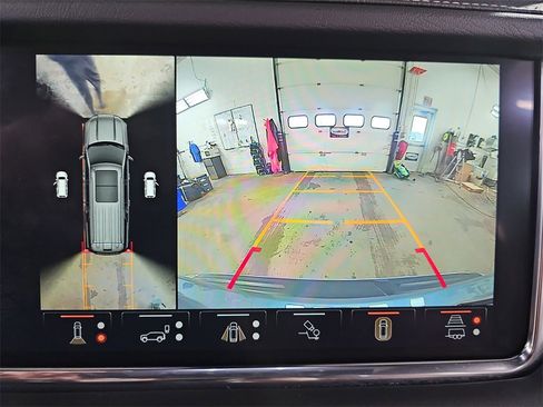 Used 2024 GMC Yukon Denali Ultimate image 31