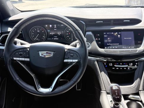 Used 2024 Cadillac XT6 Sport w/ Technology Package AWD/4WD image 11