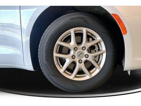 Used 2024 Chrysler Pacifica Touring-L FWD image 51