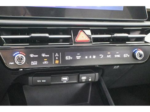 New 2026 Kia Niro FWD image 30
