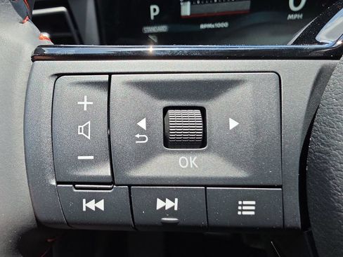 New 2026 Nissan Kicks SR w/ Cold Weather Package FWD image 32