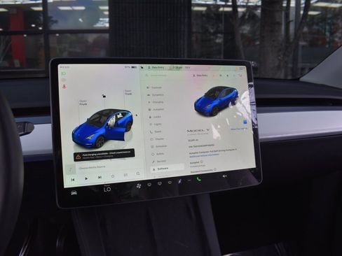 Used 2024 Tesla Model Y Long Range image 34