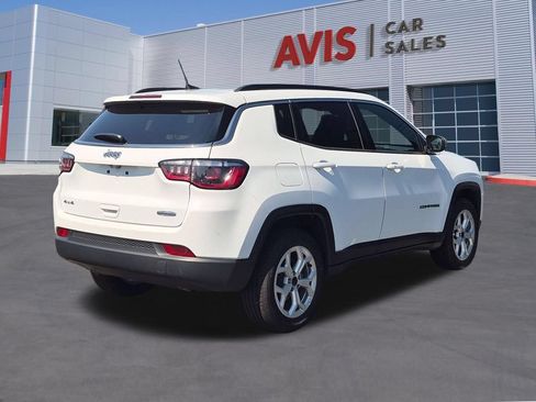 Used 2025 Jeep Compass Latitude AWD/4WD image 6