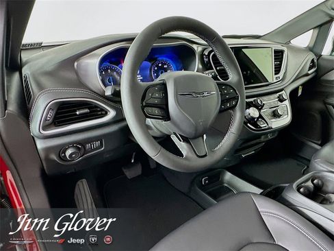 New 2026 Chrysler Pacifica Select w/ S Appearance Package image 24