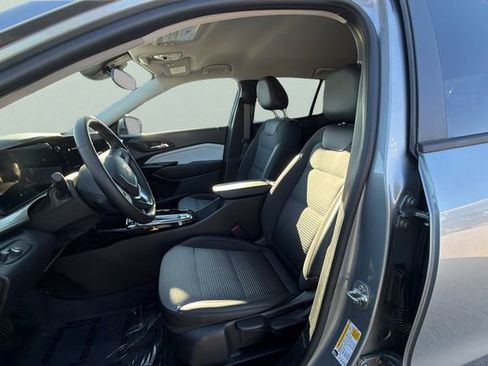 Certified 2025 Chevrolet Trax LT w/ Driver Confidence Package image 16