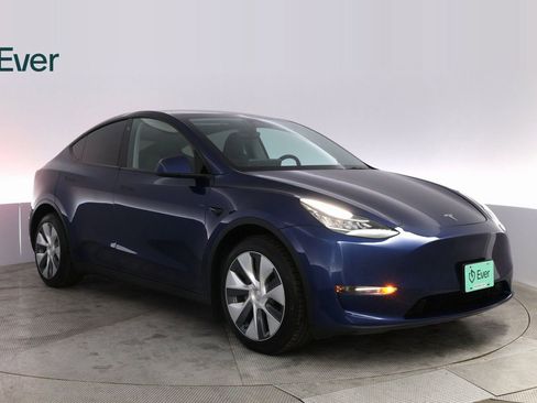 Used 2022 Tesla Model Y Long Range image 4