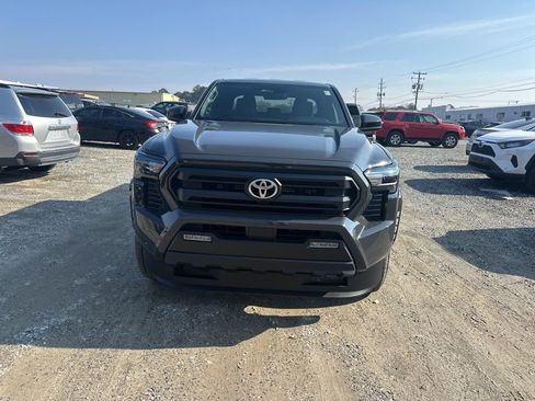 Used 2025 Toyota Tacoma SR5 image 8