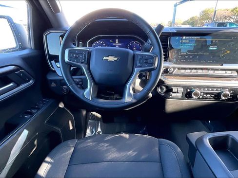 Used 2025 Chevrolet Silverado 1500 LT RWD image 6