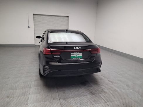Used 2022 Kia Forte LXS FWD image 6