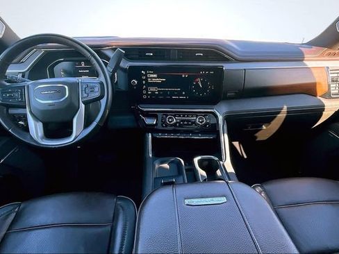 Used 2025 GMC Sierra 3500 Denali w/ Denali Reserve Package image 8